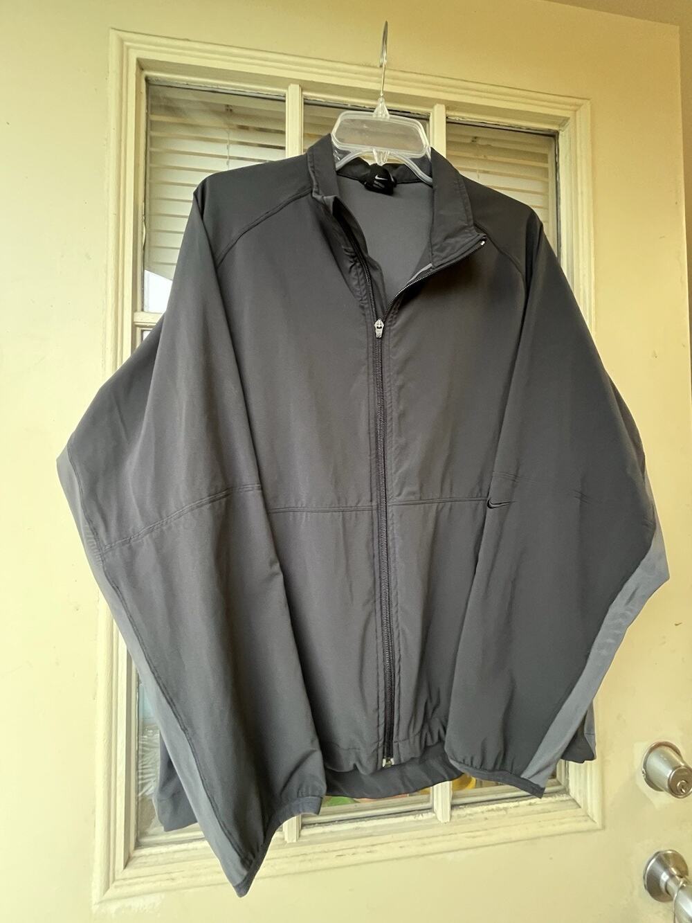 Mens Nike Windbreaker Jacket Blk/Grey Mesh Panel ventilation Cinching waist pull